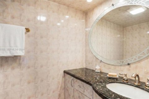 Купить кондоминиум в Санни-Айлс-Бич, Флорида 4 комнаты, 143.44м2, № 2043918 - фото 17