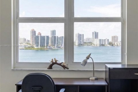 Купить кондоминиум в Санни-Айлс-Бич, Флорида 4 комнаты, 143.44м2, № 2043918 - фото 11