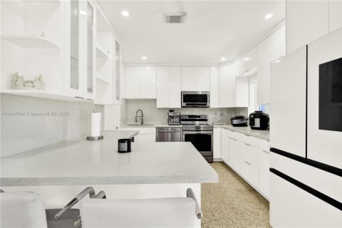 House in Cutler Bay, Florida 3 bedrooms, 109.07 sq.m. № 1972212 - photo 7