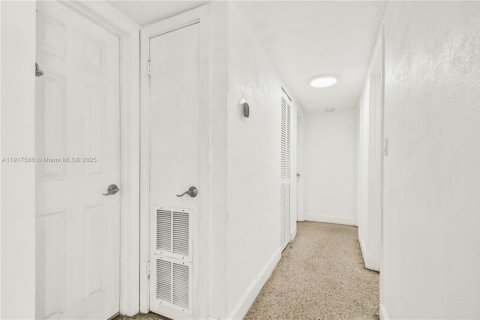 House in Cutler Bay, Florida 3 bedrooms, 109.07 sq.m. № 1972212 - photo 14