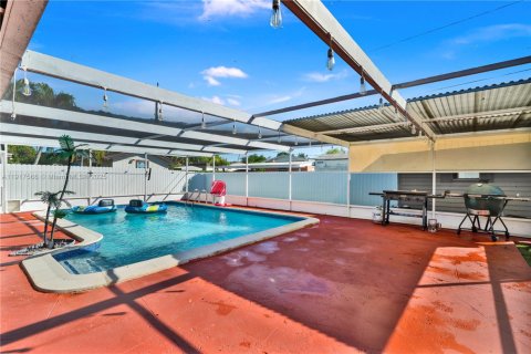 House in Cutler Bay, Florida 3 bedrooms, 109.07 sq.m. № 1972212 - photo 24