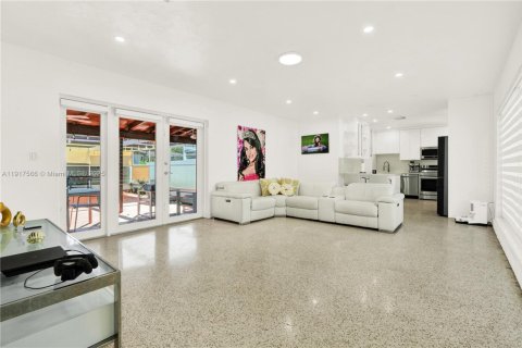 House in Cutler Bay, Florida 3 bedrooms, 109.07 sq.m. № 1972212 - photo 4