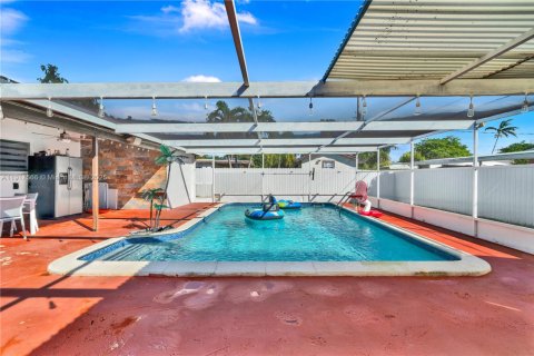 House in Cutler Bay, Florida 3 bedrooms, 109.07 sq.m. № 1972212 - photo 23