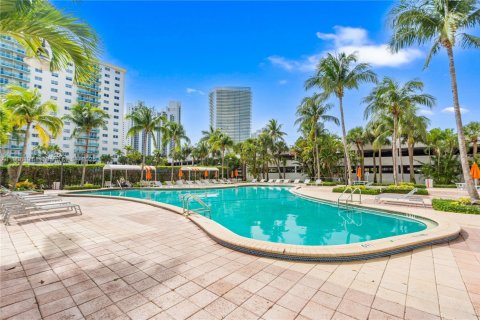 Condominio en venta en Sunny Isles Beach, Florida, 3 dormitorios, 154.68 m2 № 1964920 - foto 1