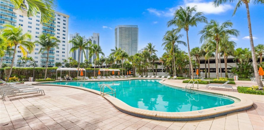 Condominio en Sunny Isles Beach, Florida, 3 dormitorios № 1964920