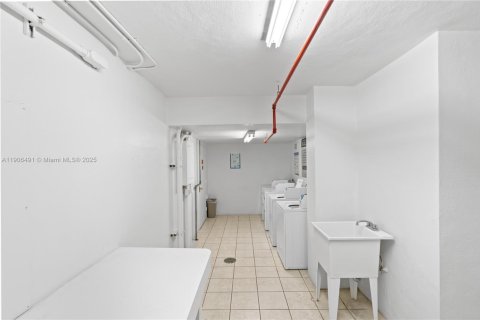 Condominio en venta en Sunny Isles Beach, Florida, 3 dormitorios, 154.68 m2 № 1964920 - foto 30