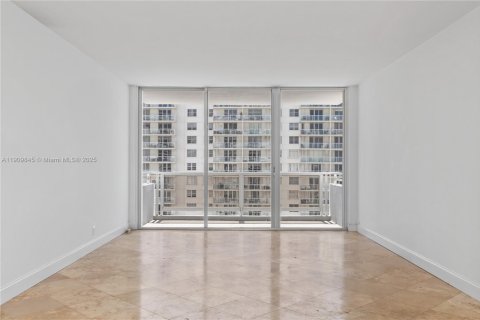 Condominio en alquiler en Miami Beach, Florida, 2 dormitorios, 95.69 m2 № 1965473 - foto 1