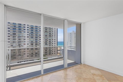 Condominio en alquiler en Miami Beach, Florida, 2 dormitorios, 95.69 m2 № 1965473 - foto 2