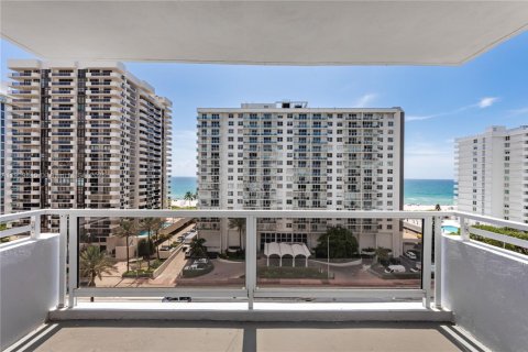 Condominio en alquiler en Miami Beach, Florida, 2 dormitorios, 95.69 m2 № 1965473 - foto 3