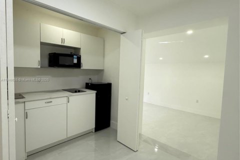Immobilier commercial à louer à Pompano Beach, Floride: 1 chambre, 46.45 m2 № 1850535 - photo 12