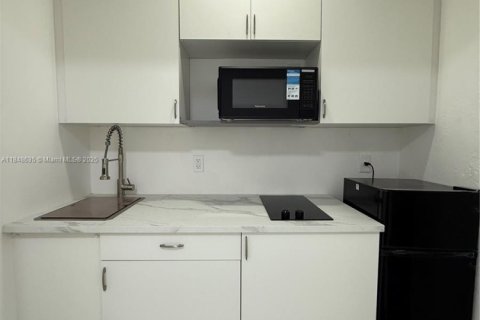 Immobilier commercial à louer à Pompano Beach, Floride: 1 chambre, 46.45 m2 № 1850535 - photo 9