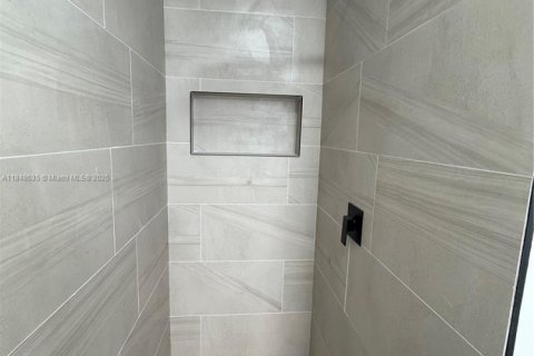 Immobilier commercial à louer à Pompano Beach, Floride: 1 chambre, 46.45 m2 № 1850535 - photo 4