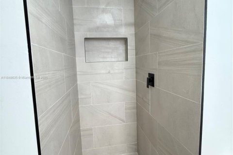 Immobilier commercial à louer à Pompano Beach, Floride: 1 chambre, 46.45 m2 № 1850535 - photo 2