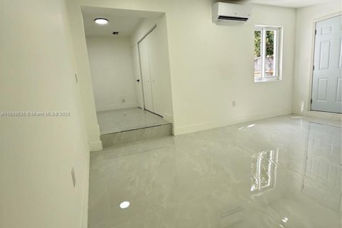 Immobilier commercial à louer à Pompano Beach, Floride: 1 chambre, 46.45 m2 № 1850535 - photo 8