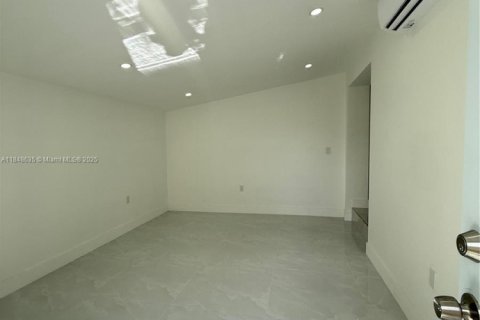 Immobilier commercial à louer à Pompano Beach, Floride: 1 chambre, 46.45 m2 № 1850535 - photo 10