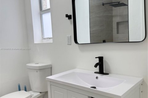 Immobilier commercial à louer à Pompano Beach, Floride: 1 chambre, 46.45 m2 № 1850535 - photo 1