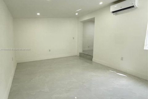 Immobilier commercial à louer à Pompano Beach, Floride: 1 chambre, 46.45 m2 № 1850535 - photo 15