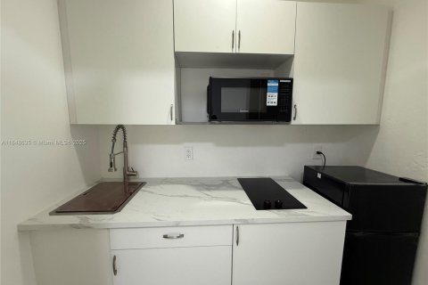 Immobilier commercial à louer à Pompano Beach, Floride: 1 chambre, 46.45 m2 № 1850535 - photo 13