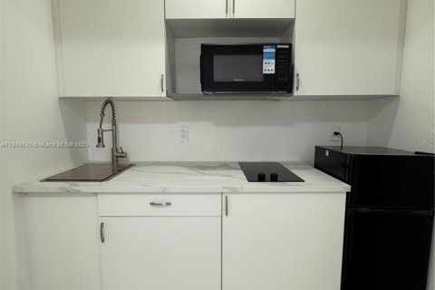 Immobilier commercial à louer à Pompano Beach, Floride: 1 chambre, 46.45 m2 № 1850535 - photo 3