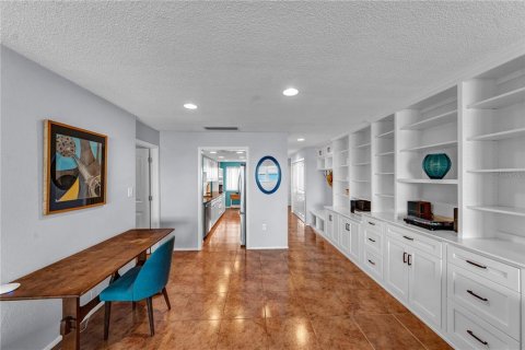 Condo in Dunedin, Florida, 3 bedrooms  № 2133234 - photo 20