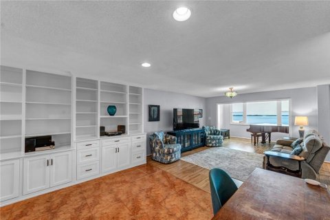 Condo in Dunedin, Florida, 3 bedrooms  № 2133234 - photo 19