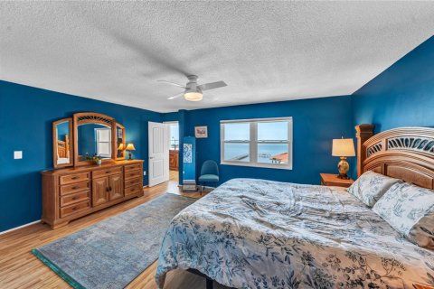 Condo in Dunedin, Florida, 3 bedrooms  № 2133234 - photo 23