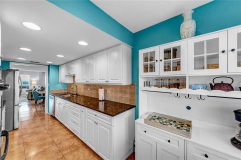 Condo in Dunedin, Florida, 3 bedrooms  № 2133234 - photo 14