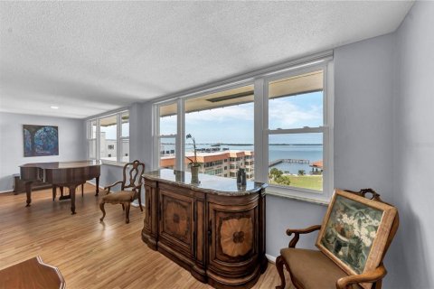 Condo in Dunedin, Florida, 3 bedrooms  № 2133234 - photo 11