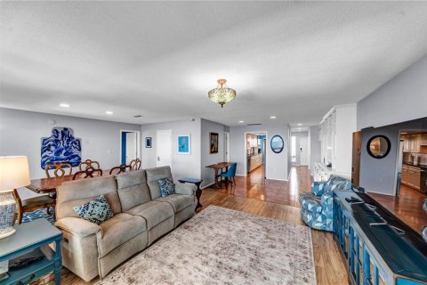 Condo in Dunedin, Florida, 3 bedrooms  № 2133234 - photo 5