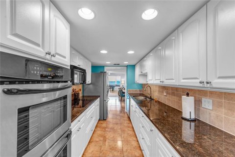 Condo in Dunedin, Florida, 3 bedrooms  № 2133234 - photo 15