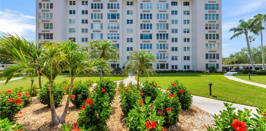 Condo in Dunedin, Florida, 3 bedrooms  № 2133234