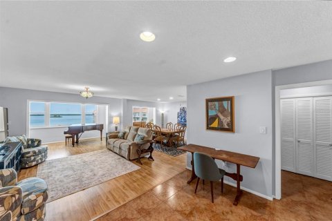 Condo in Dunedin, Florida, 3 bedrooms  № 2133234 - photo 13