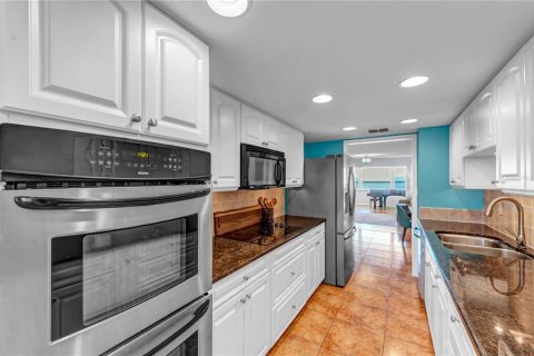 Condo in Dunedin, Florida, 3 bedrooms  № 2133234 - photo 16