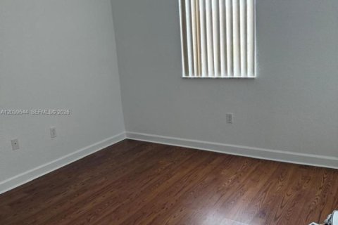 Townhouse in Cutler Bay, Florida 2 bedrooms, 119.1 sq.m. № 2087190 - photo 4