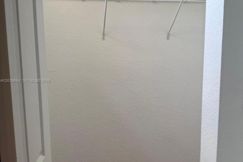Townhouse in Cutler Bay, Florida 2 bedrooms, 119.1 sq.m. № 2087190 - photo 5