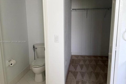 Townhouse in Cutler Bay, Florida 2 bedrooms, 119.1 sq.m. № 2087190 - photo 9