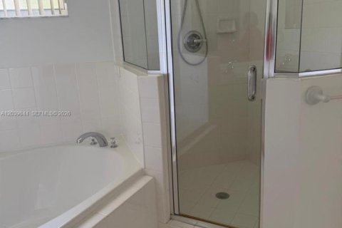 Townhouse in Cutler Bay, Florida 2 bedrooms, 119.1 sq.m. № 2087190 - photo 8