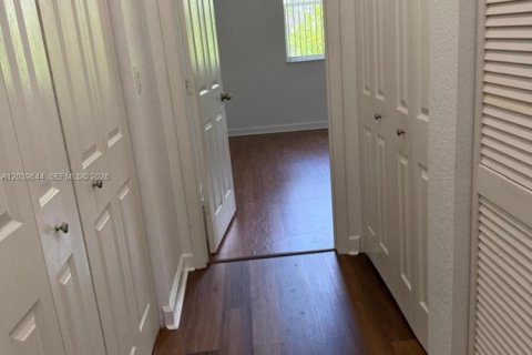 Townhouse in Cutler Bay, Florida 2 bedrooms, 119.1 sq.m. № 2087190 - photo 3