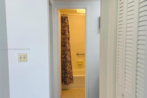 Снять в аренду кондоминиум в Майами-Бич, Флорида 1 спальня, 67.45м2, № 1956386 - фото 16