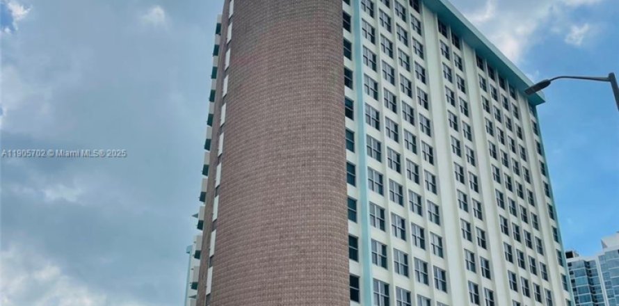 Кондоминиум с 1 спальней в Майами-Бич, Флорида № 1956386