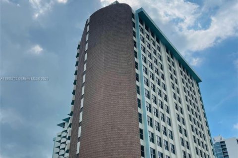 Снять в аренду кондоминиум в Майами-Бич, Флорида 1 спальня, 67.45м2, № 1956386 - фото 2