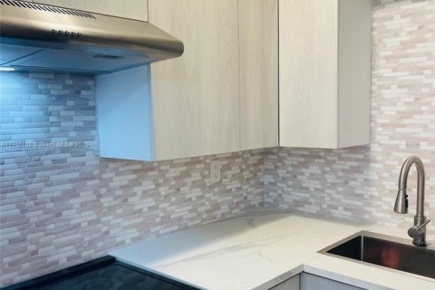 Снять в аренду кондоминиум в Майами-Бич, Флорида 1 спальня, 67.45м2, № 1956386 - фото 4