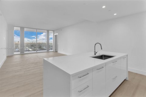 Condo in Fort Lauderdale, Florida, 2 bedrooms  № 2020998 - photo 3