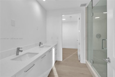 Condo in Fort Lauderdale, Florida, 2 bedrooms  № 2020998 - photo 12