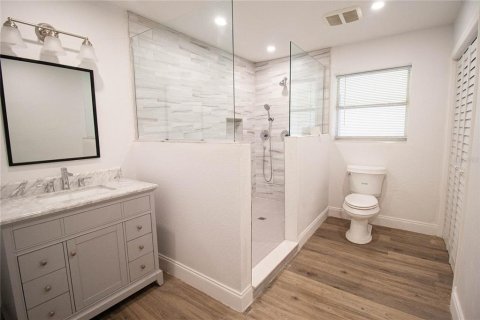 Villa ou maison à louer à Sarasota, Floride: 3 chambres, 132.48 m2 № 2425372 - photo 4