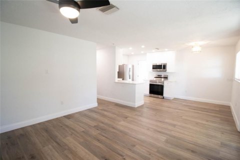Villa ou maison à louer à Sarasota, Floride: 3 chambres, 132.48 m2 № 2425372 - photo 10