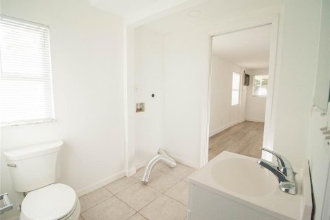 Villa ou maison à louer à Sarasota, Floride: 3 chambres, 132.48 m2 № 2425372 - photo 18