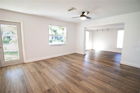 Villa ou maison à louer à Sarasota, Floride: 3 chambres, 132.48 m2 № 2425372 - photo 9