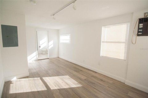 Villa ou maison à louer à Sarasota, Floride: 3 chambres, 132.48 m2 № 2425372 - photo 17