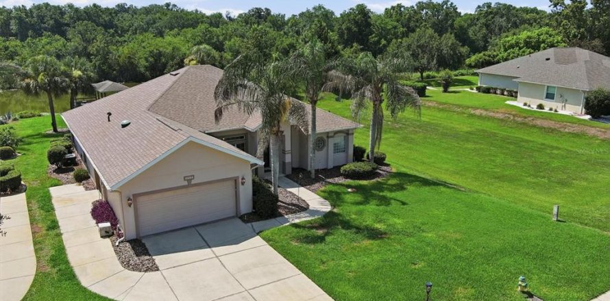 Villa ou maison à Lady Lake, Floride 3 chambres, 171.87 m2 № 2209264